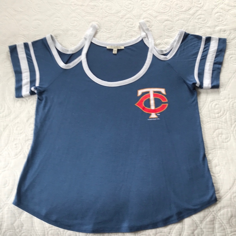 “Twins” baseball top